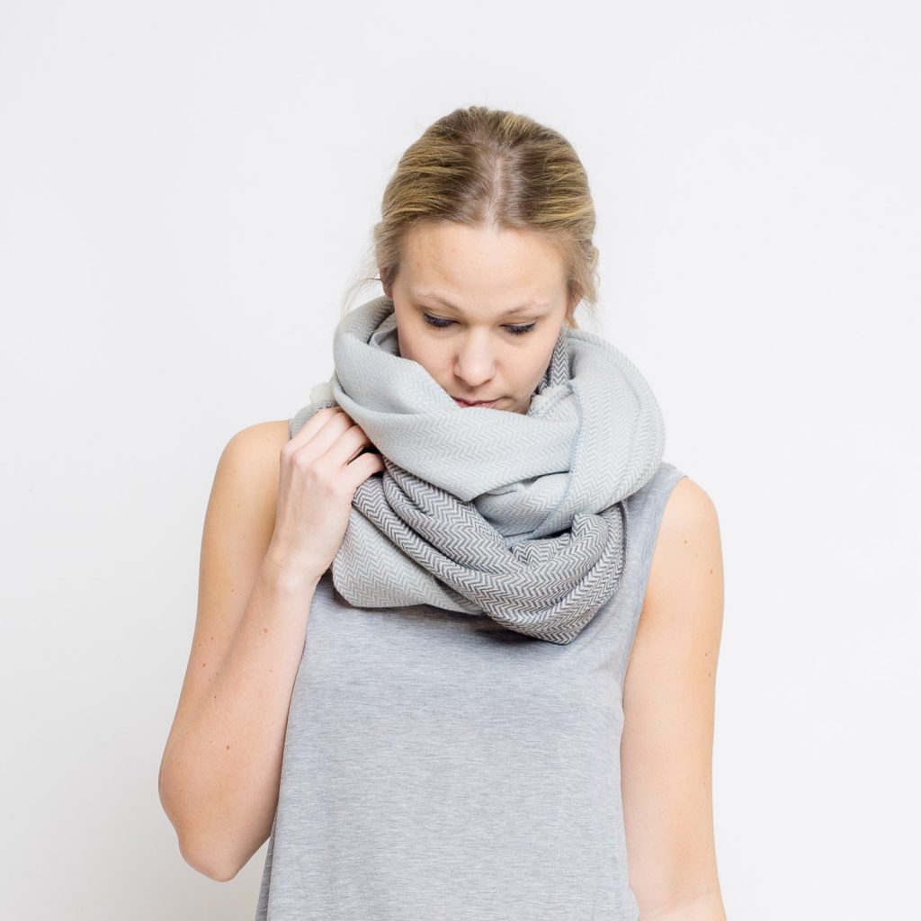nice merino color block schal // taube - granit