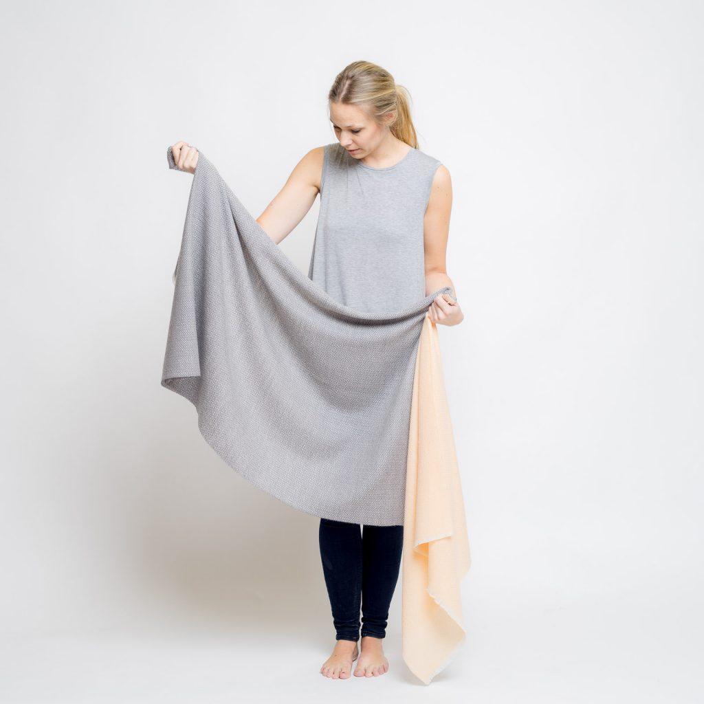 nice merino color block schal // granit - peach