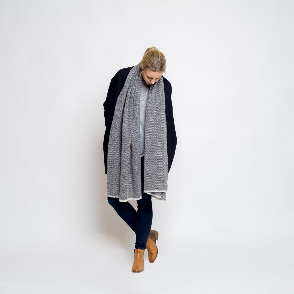 nice merino schal - black