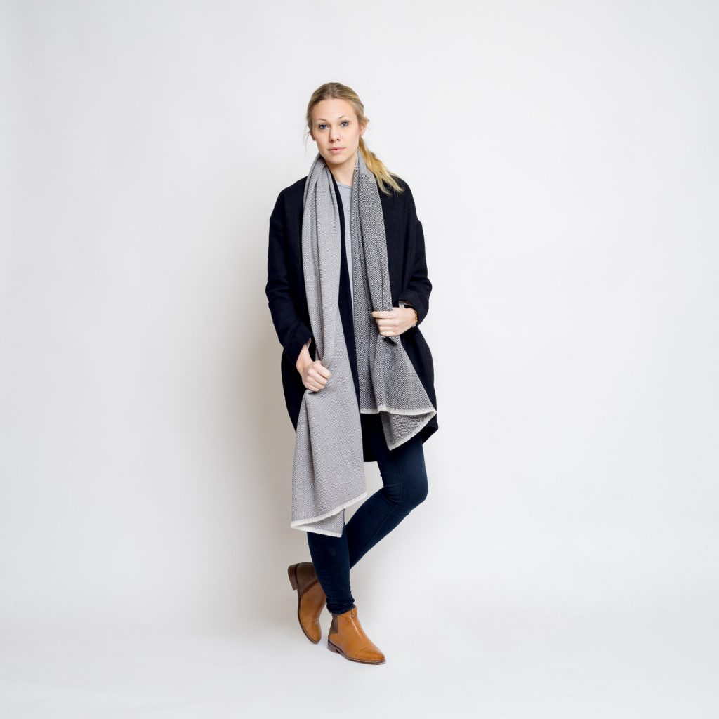 nice merino color block schal // granit - black