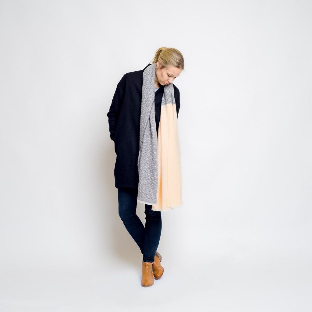 nice merino color block schal // granit - peach