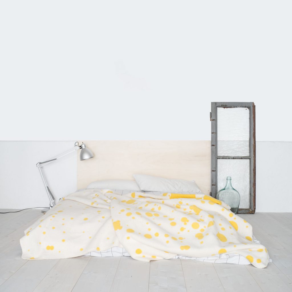 nice blanket freckles yellow white