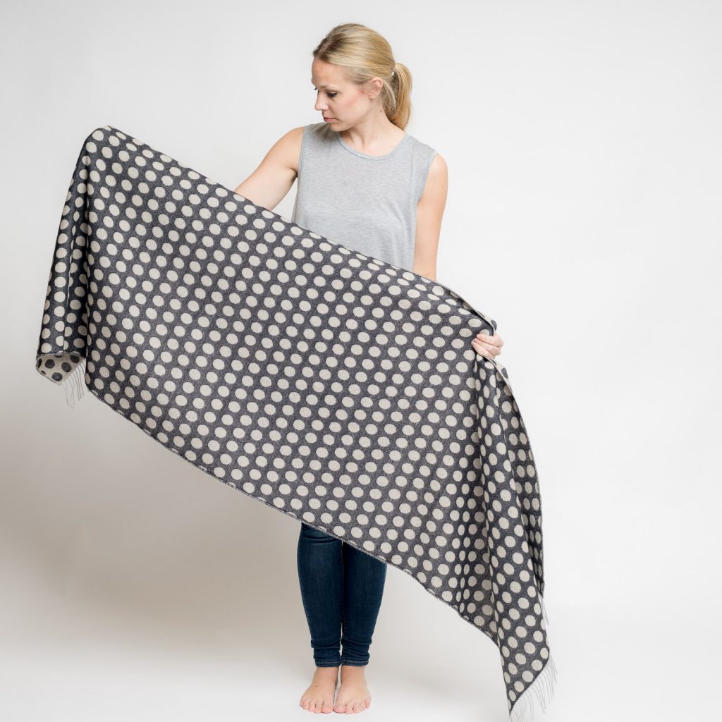 nice merino schal - dots back   white