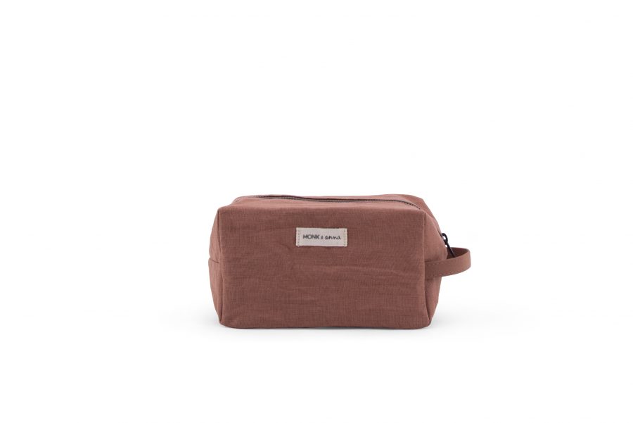 1601385 – M&A – product – Linen – Toiletbag – chestnut