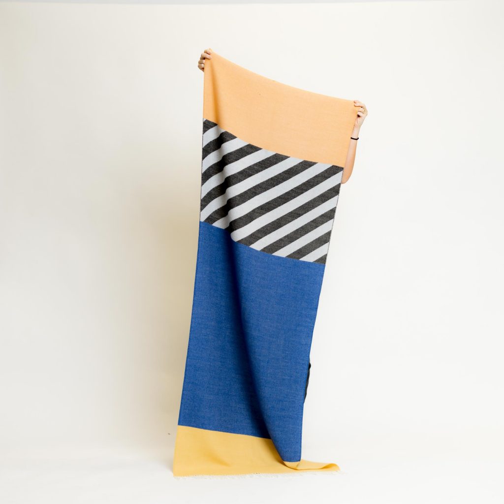 nice Merino Schal PLAY - diagonal blue