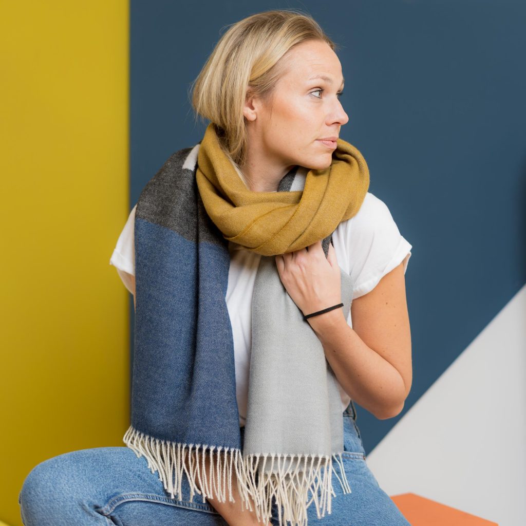 nice Merino Schal PLAY - Sprinkles oliv blue