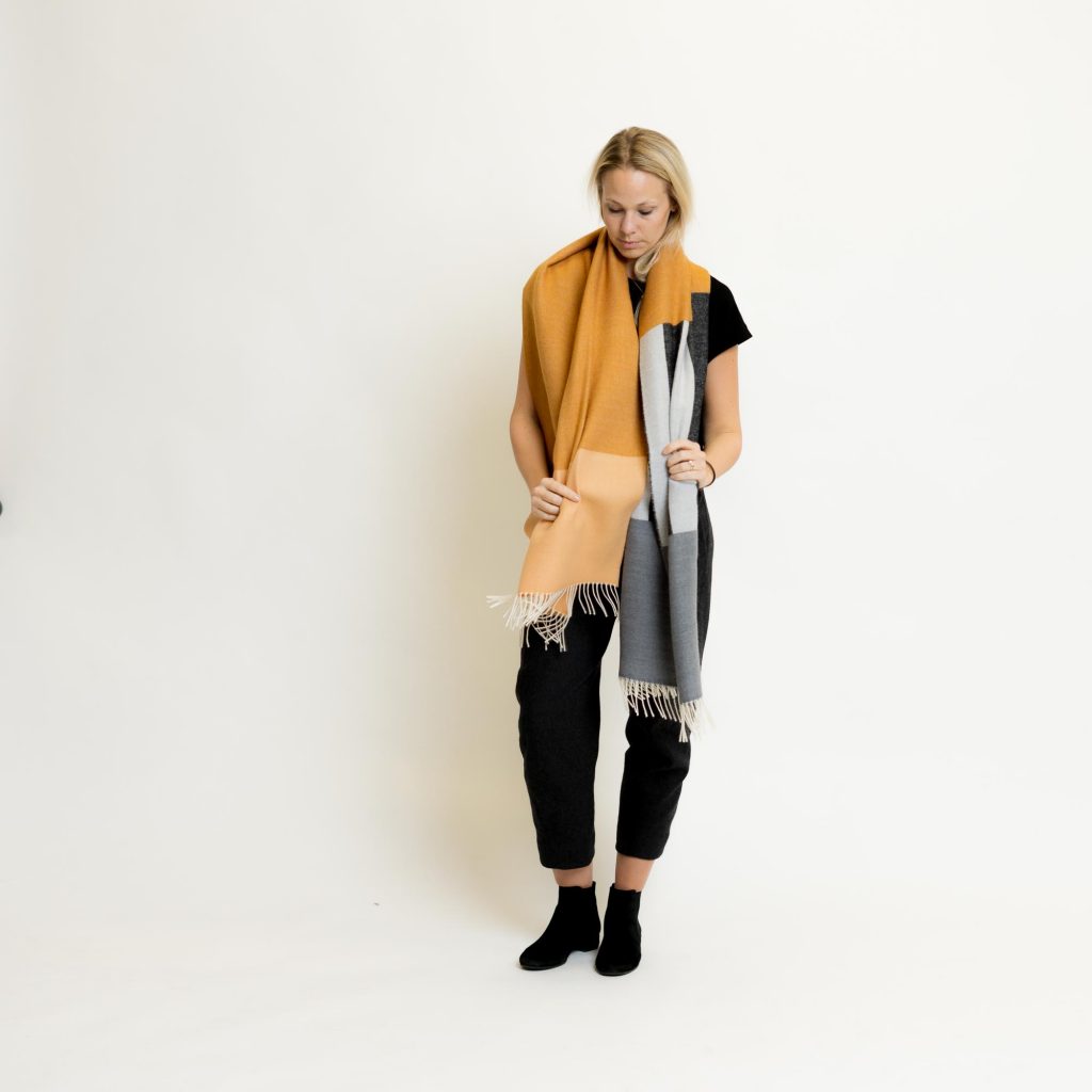 nice Merino Schal PLAY - stripes curry peach