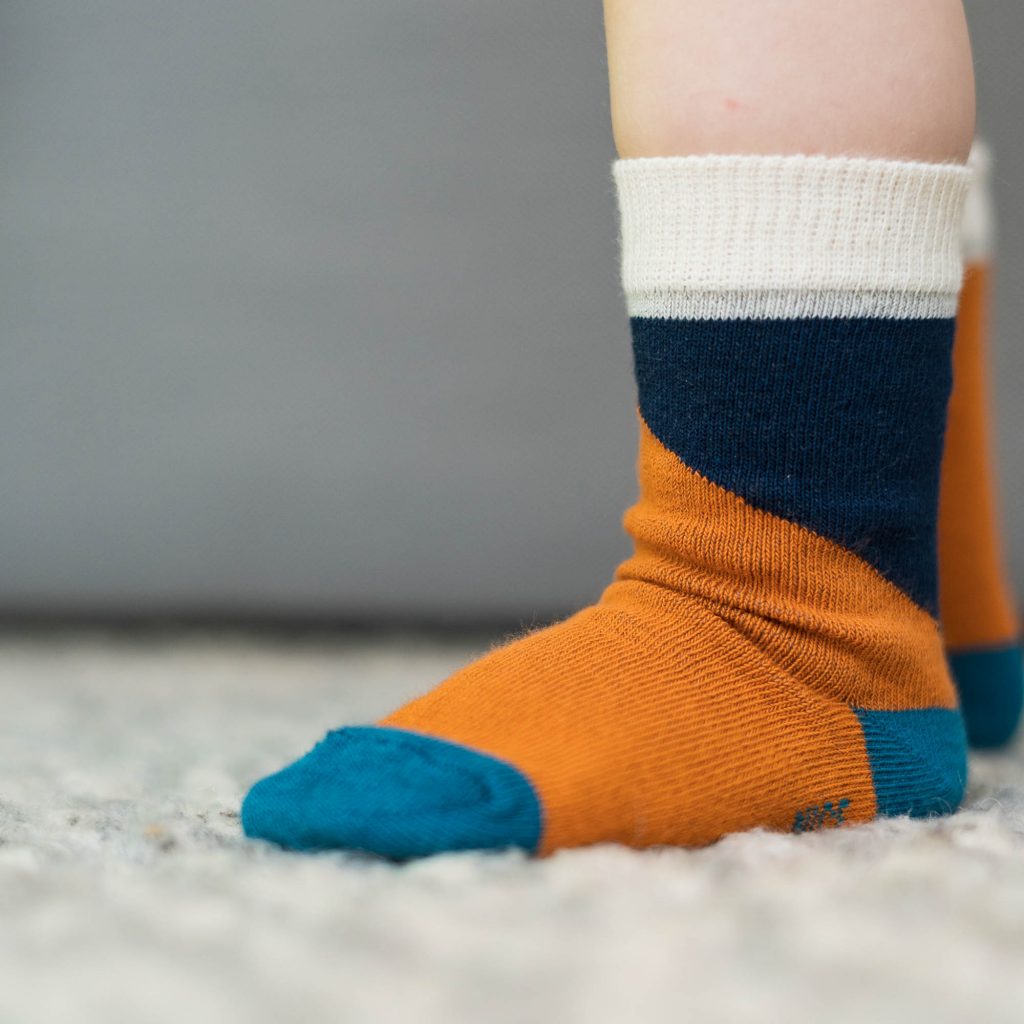 Babysocken diagonal brick red
