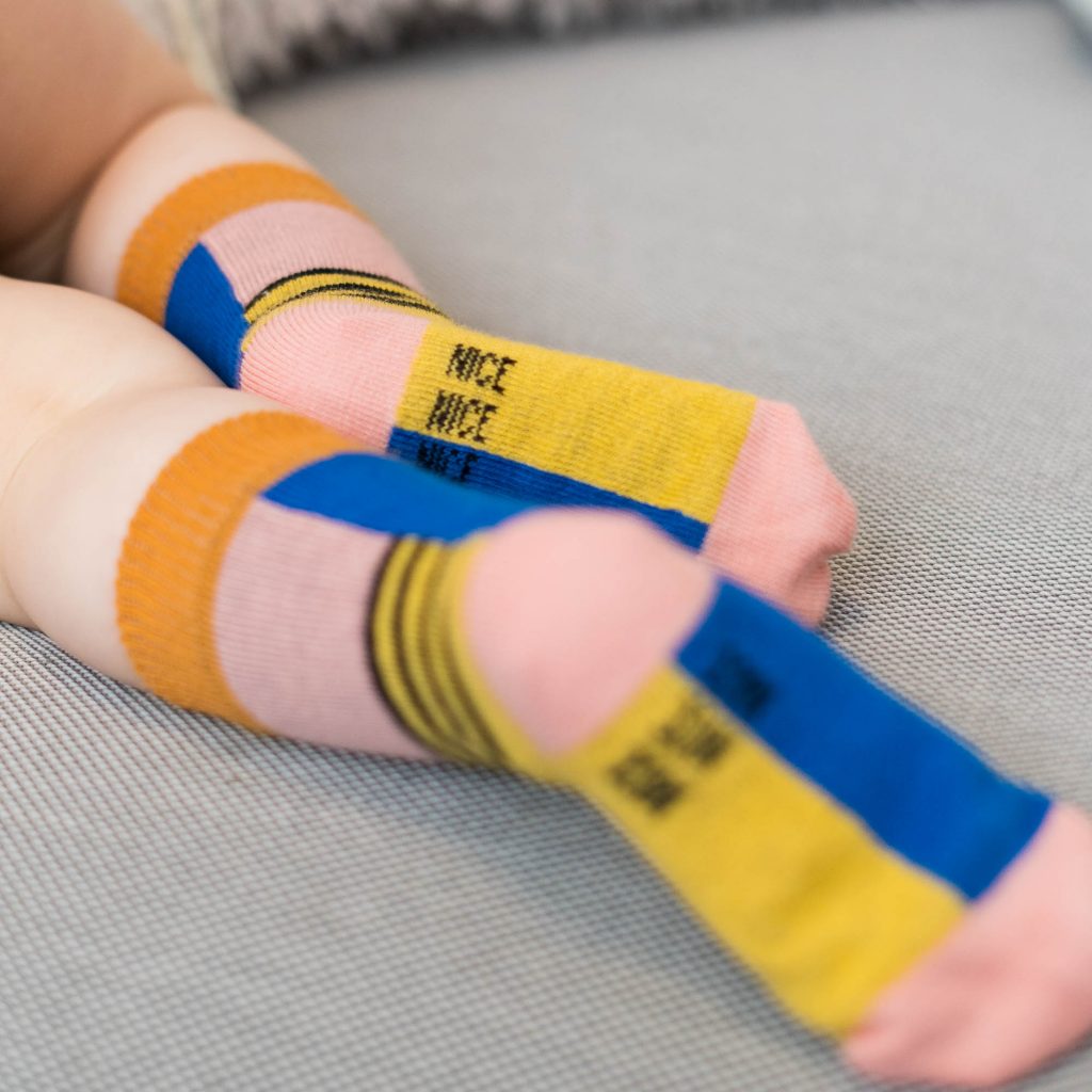 Babysocken halb/halb yellow
