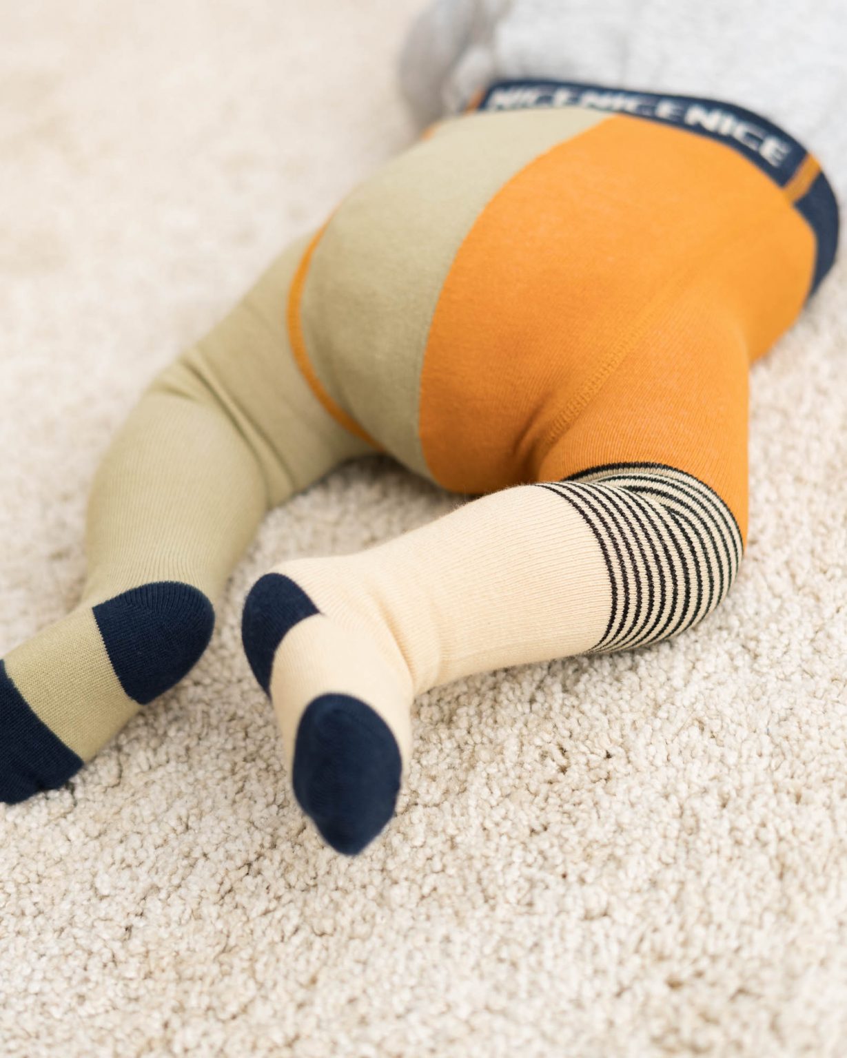 Babystrumpfhose halb/halb sand