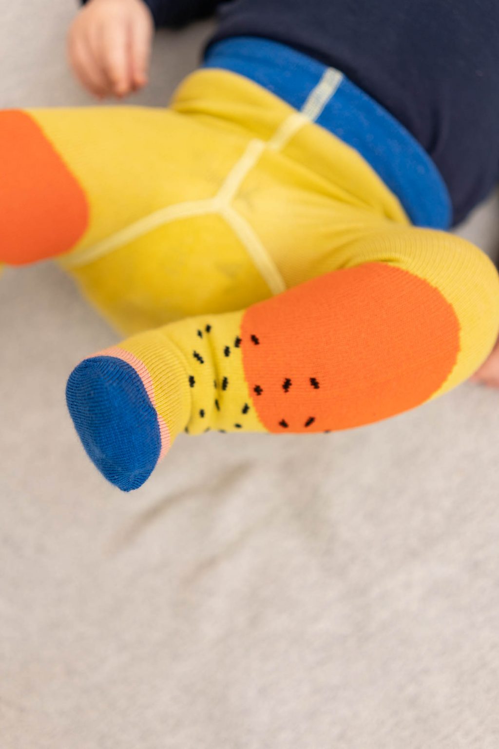 Babystrumpfhose shapes mustard