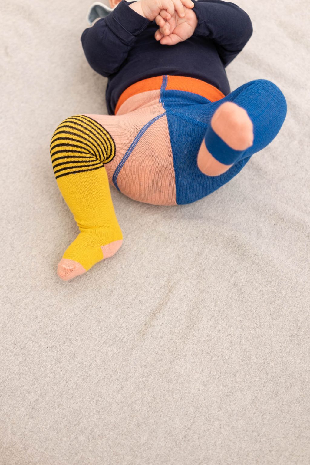Babystrumpfhose halb/halb yellow