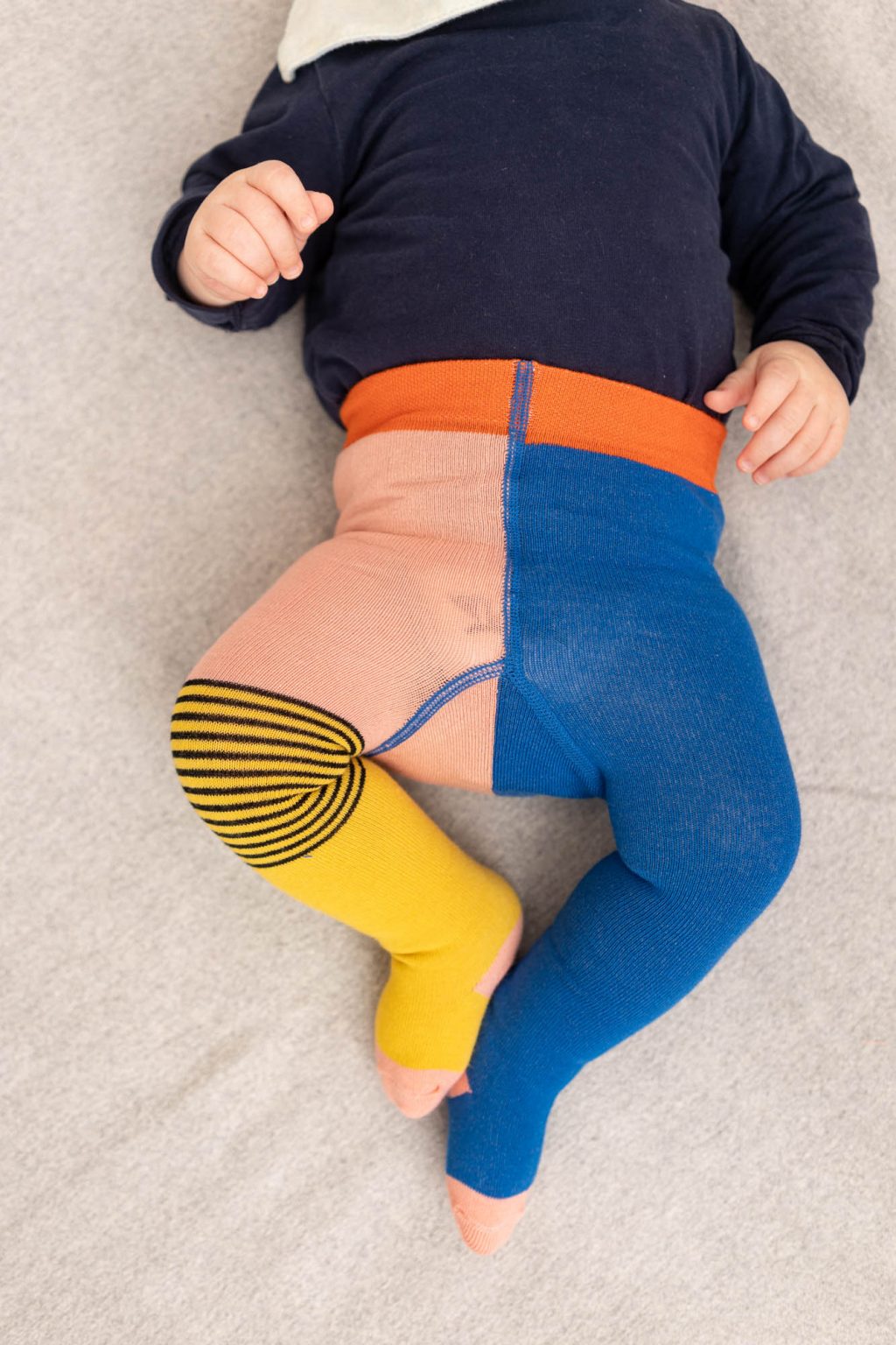 Babystrumpfhose halb/halb yellow