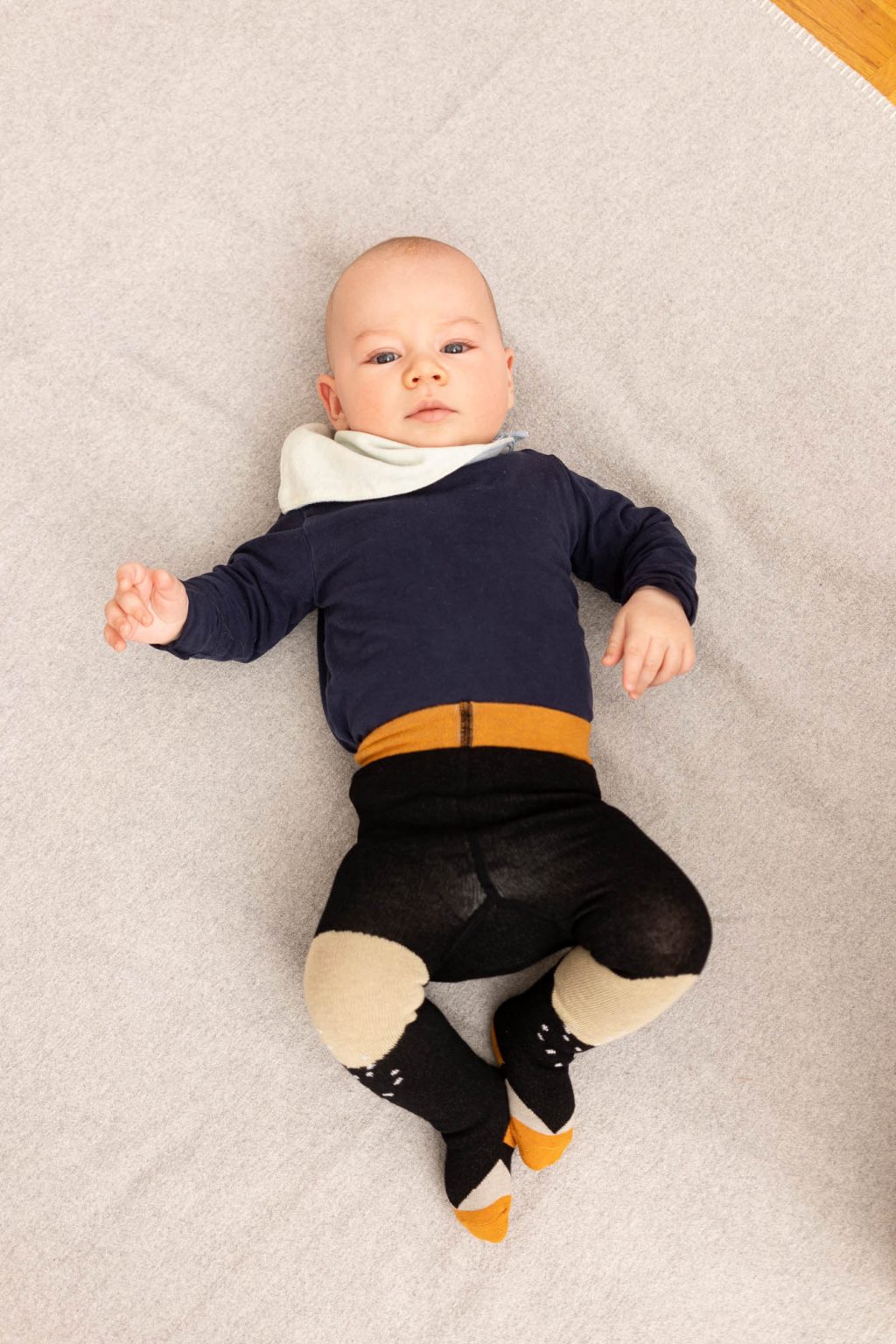 Babystrumpfhose shapes black