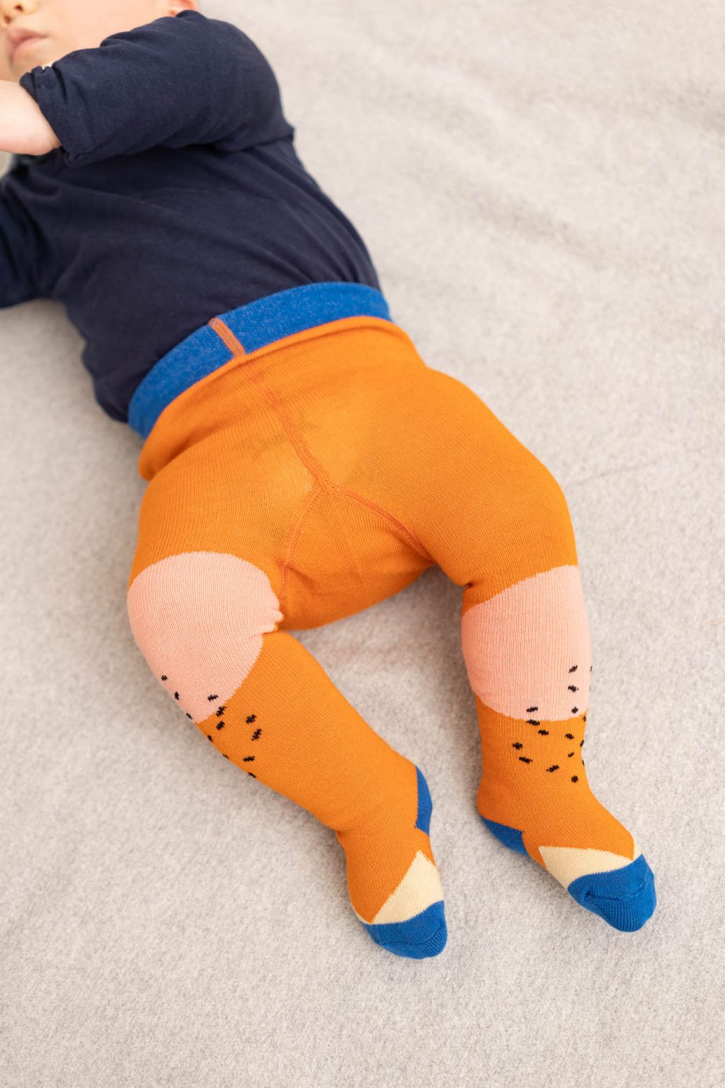 Babystrumpfhose shapes hazelnut