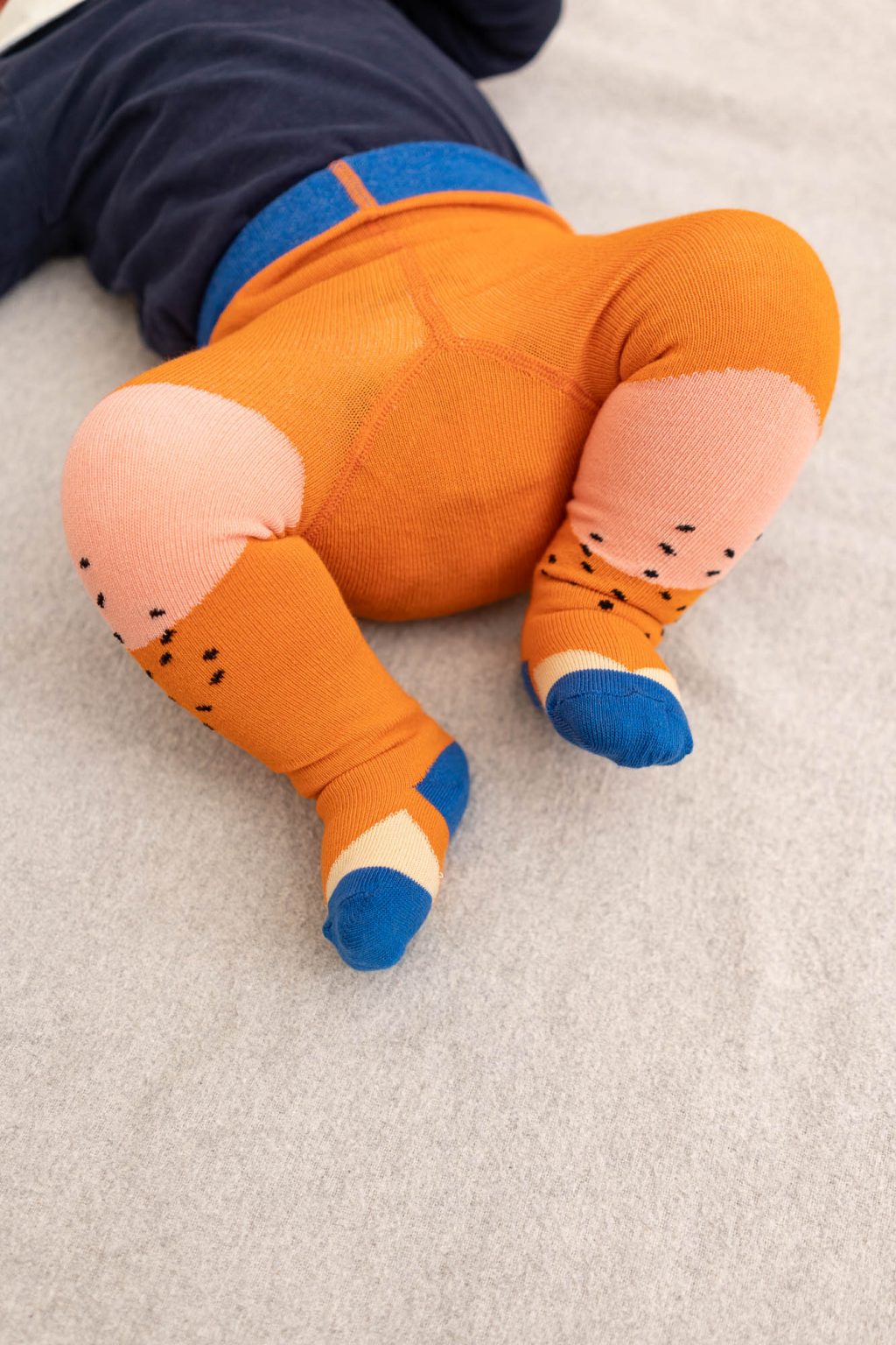 Babystrumpfhose shapes hazelnut