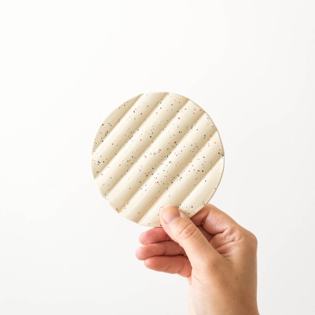 Seifenschale wave round blob | confetti white