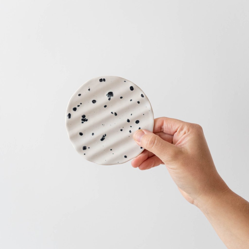 Seifenschale wave round blob | black white