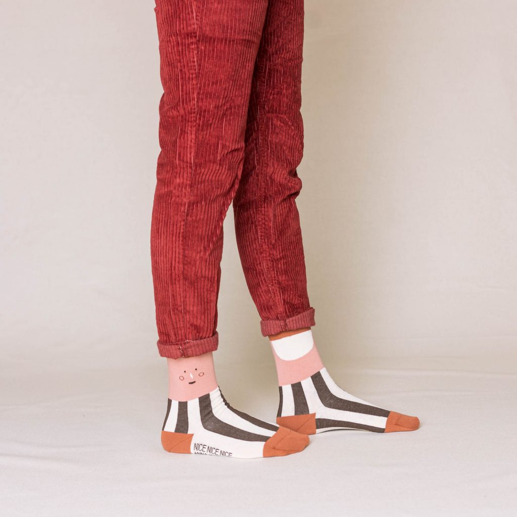 nice socks ARTIST edition - Anna Katharina Jansen braun