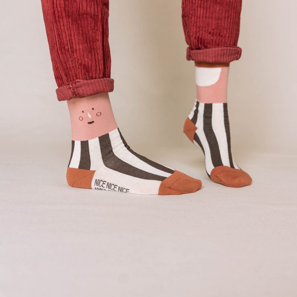nice socks ARTIST edition - Anna Katharina Jansen braun