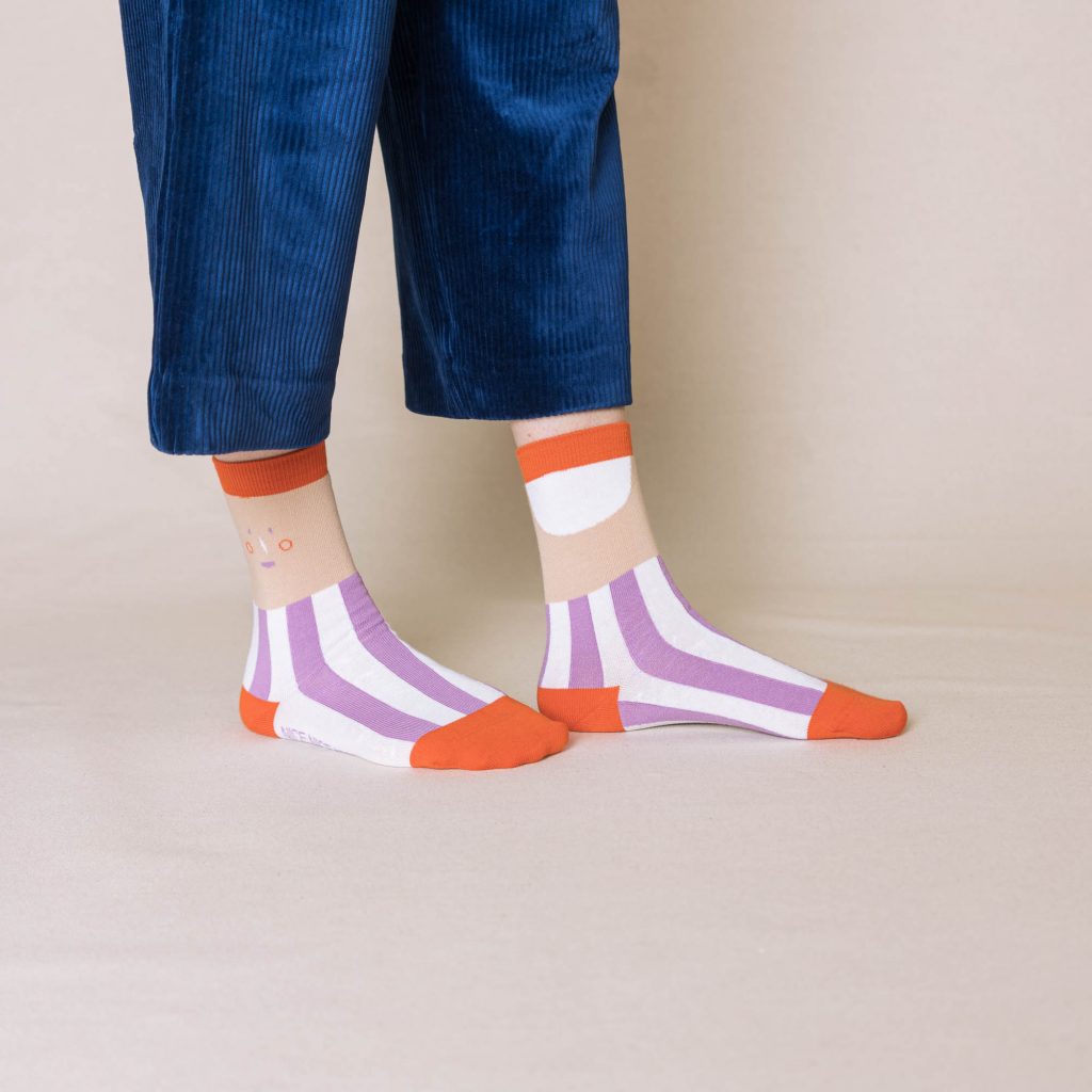 nice socks ARTIST edition - Anna Katharina Jansen lila