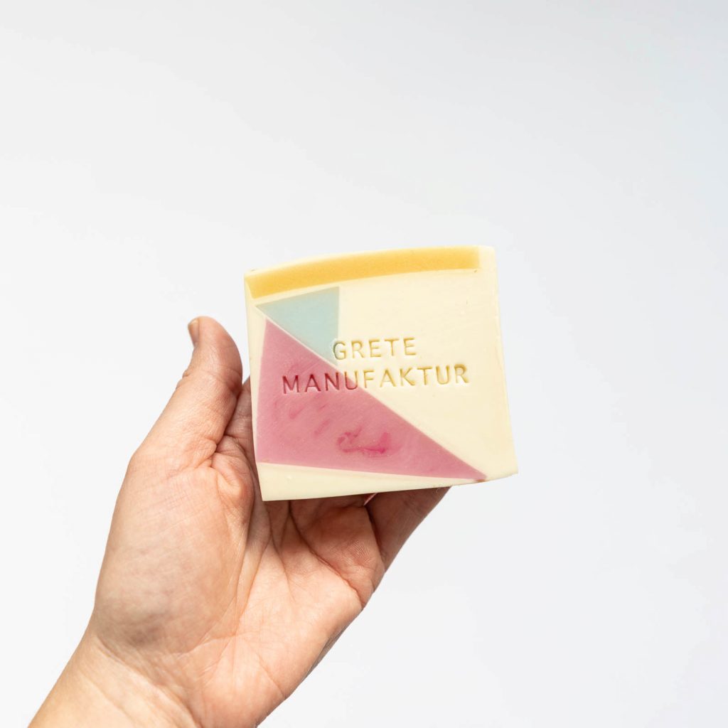 Grete Manufaktur - SEIFE CONSTANZE - LAVENDEL & THYMIAN - Dreieck Pink Blau Orange