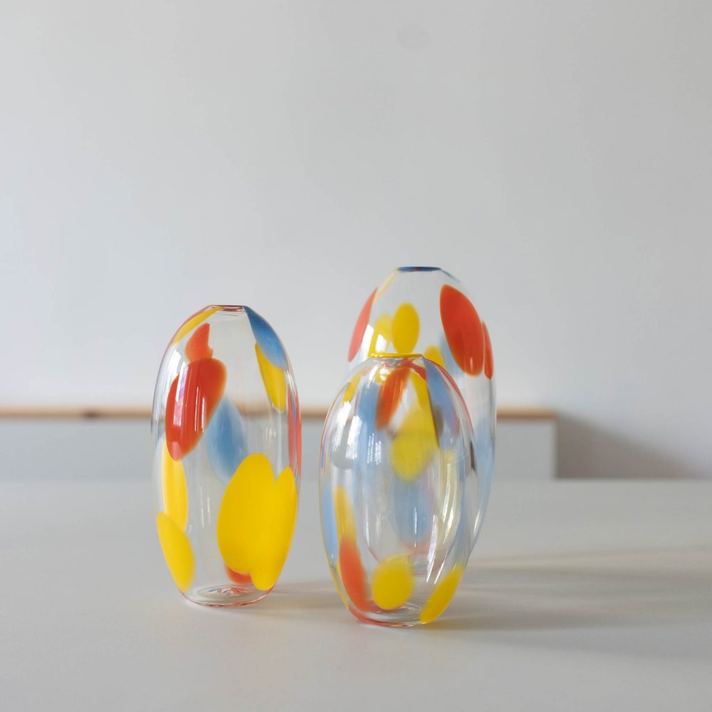 Pia Hoff - Vase Confetti M rot blau gelb