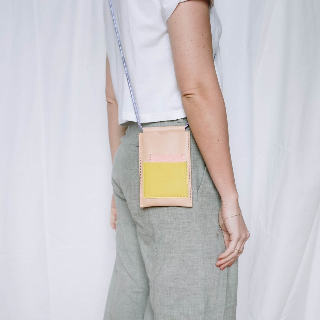 Kvinna x nicenicenice | Handytasche - phone case | nude - yellow
