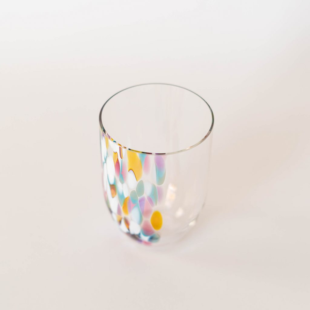 Konfetti Glas halb bunt