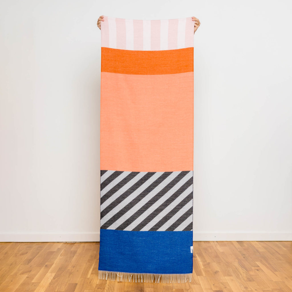 B-Ware - nice Merino Schal PLAY - diagonal blue coral