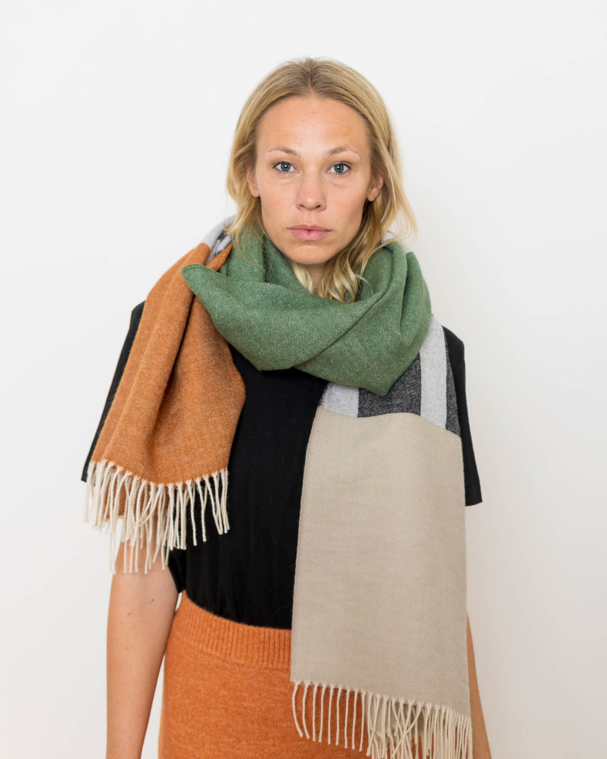 nice Merino Schal PLAY - freckles green rust