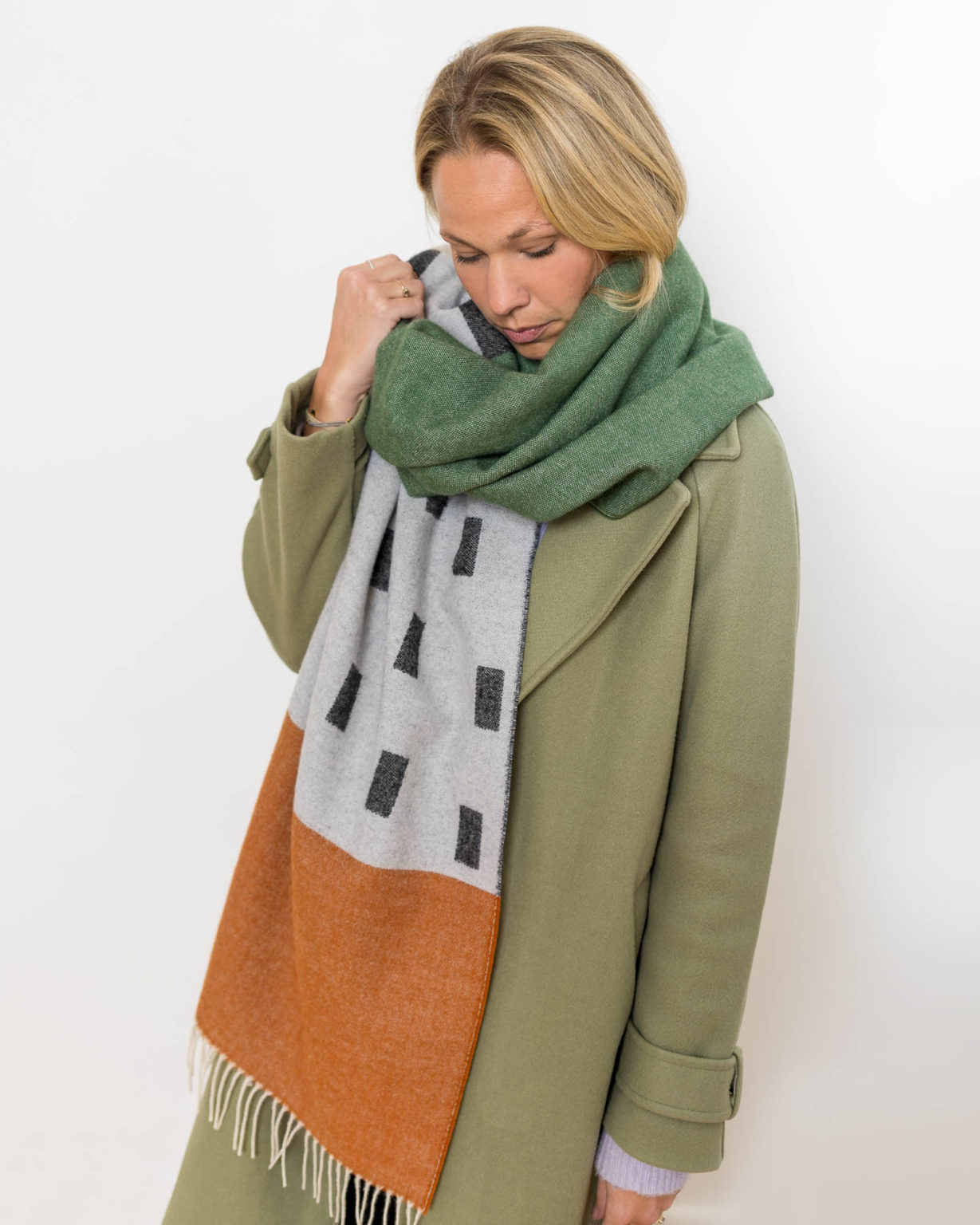 nice Merino Schal PLAY - freckles green rust