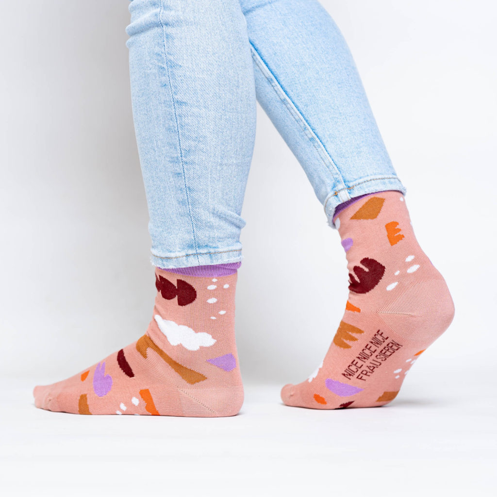 nice socks ARTIST edition - Frau Sieben rose