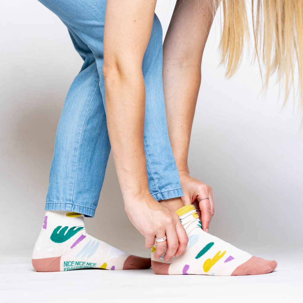 nice socks ARTIST edition - Frau Sieben creme