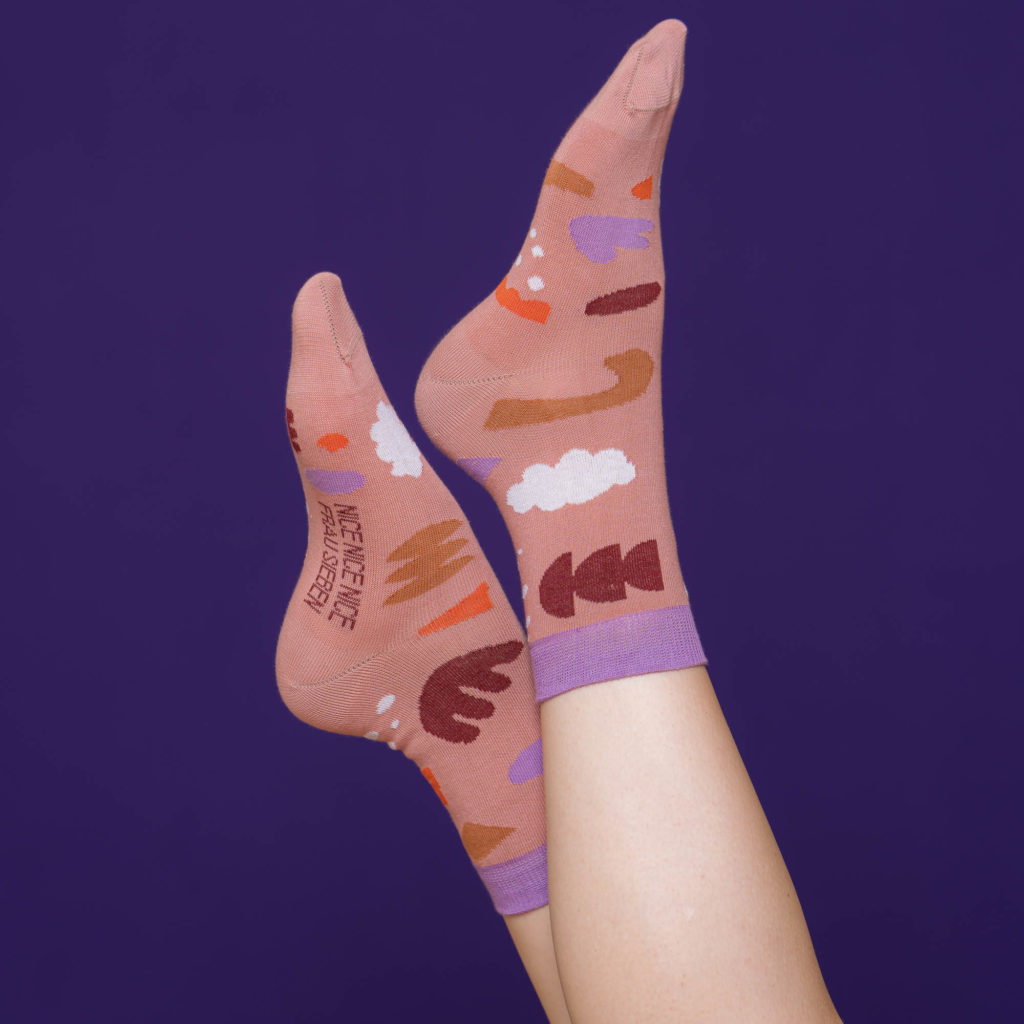 nice socks ARTIST edition - Frau Sieben rose