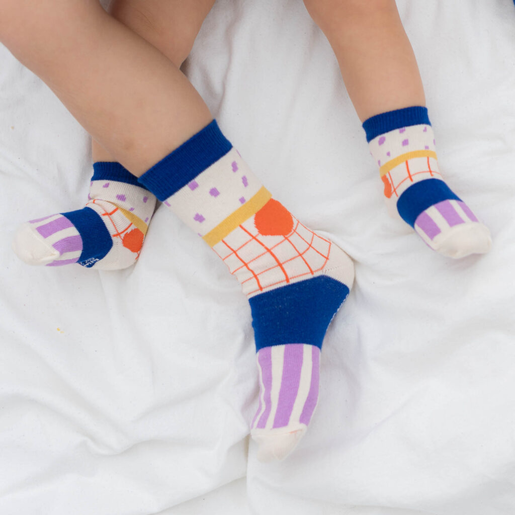 Baby-Kindersocken pattern creme
