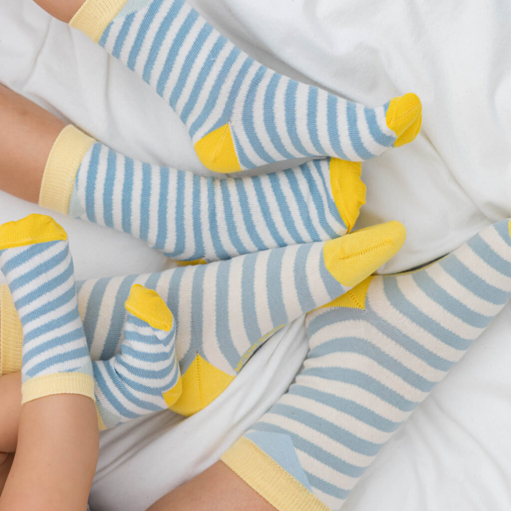 Baby-Kindersocken diagonal stripes – sky