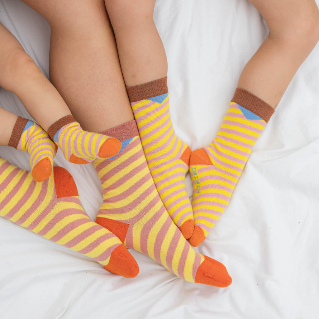 Baby-Kindersocken diagonal stripes – yellow