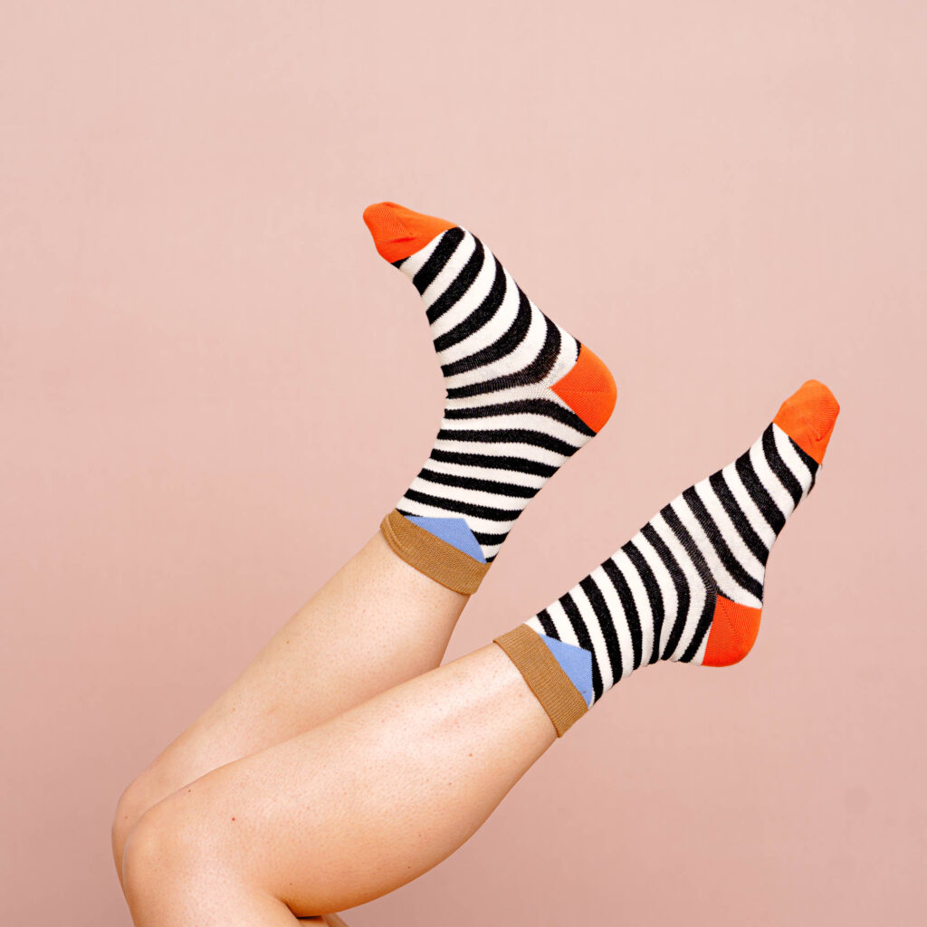 nice socks diagonal stripes - black
