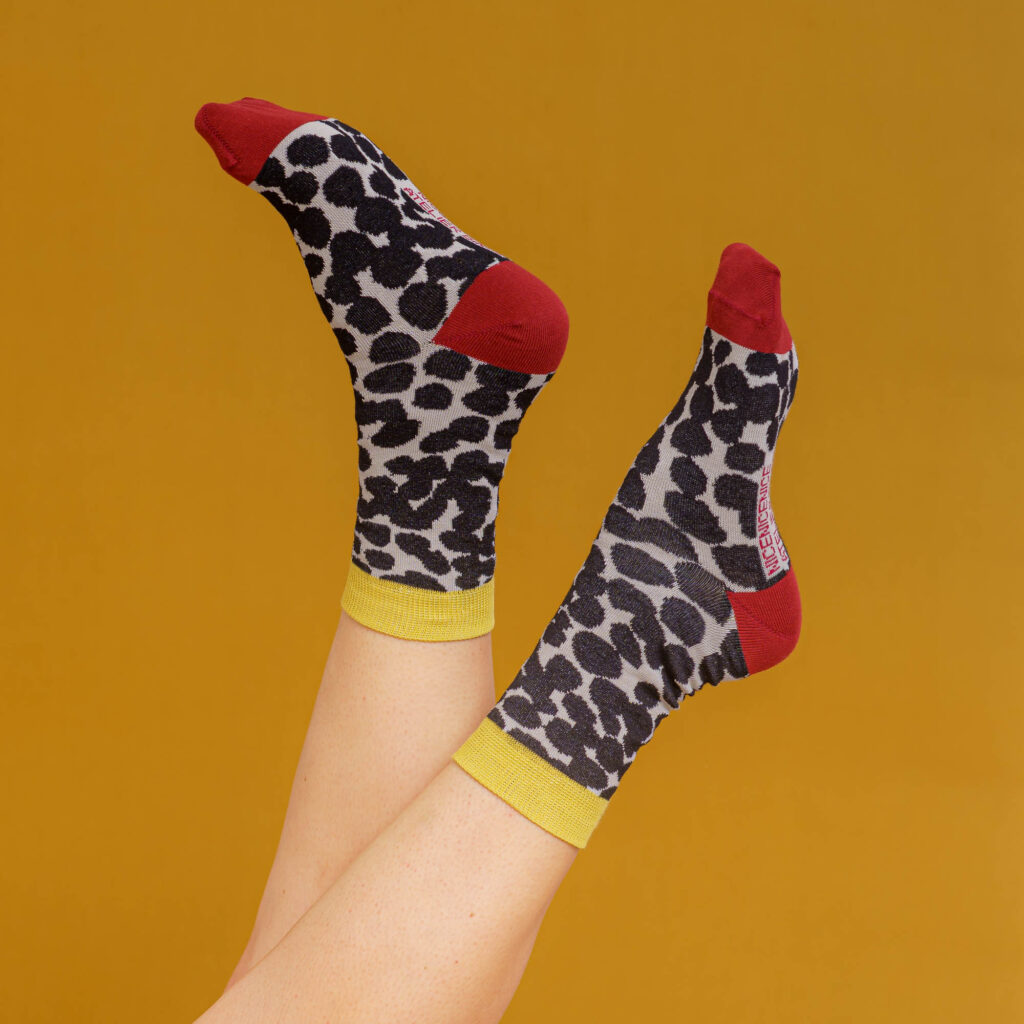 nice socks ARTIST edition - Atelier Bingo red dots