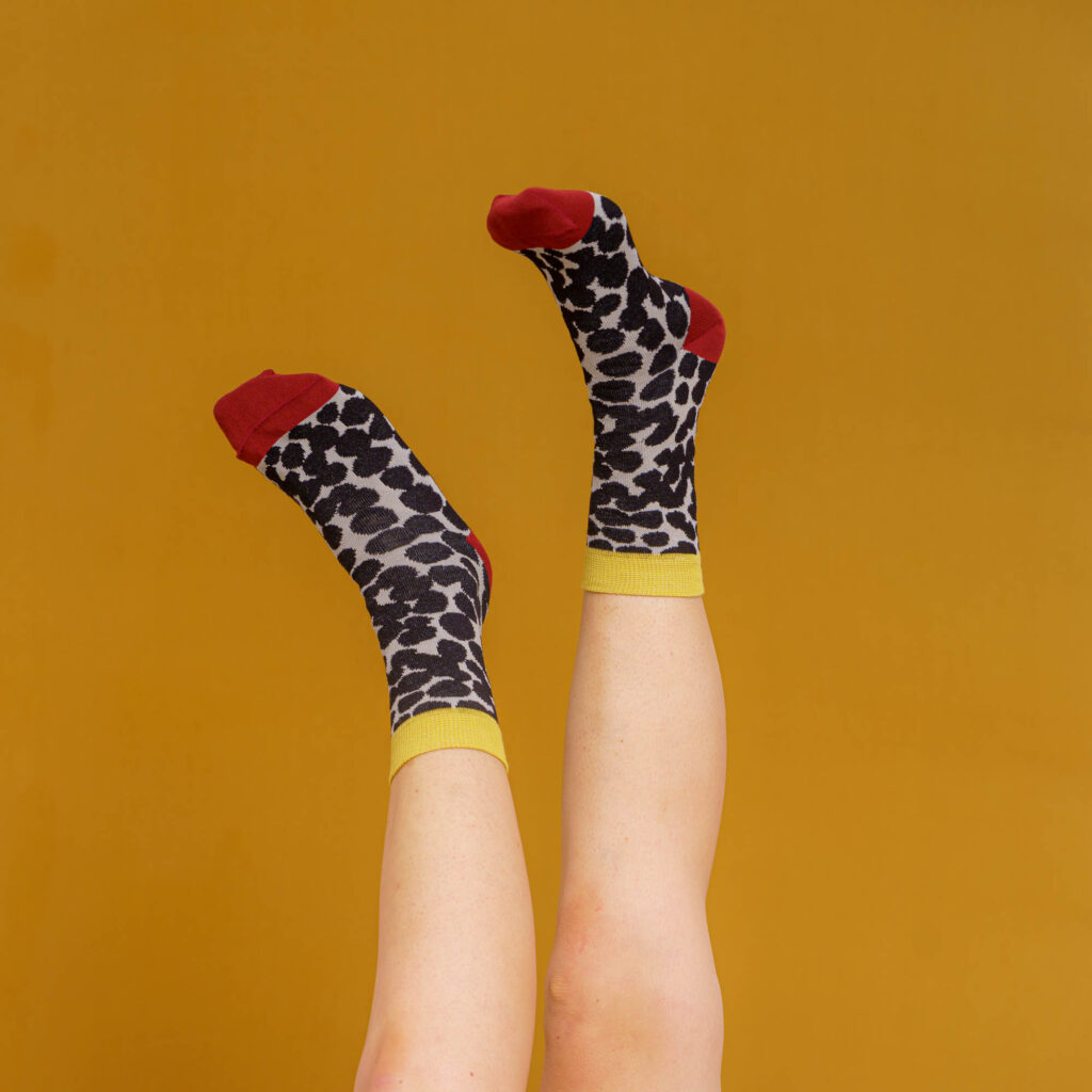 nice socks ARTIST edition - Atelier Bingo red dots
