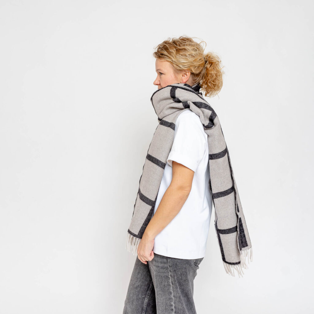 nice Merino Schal grid - black beige