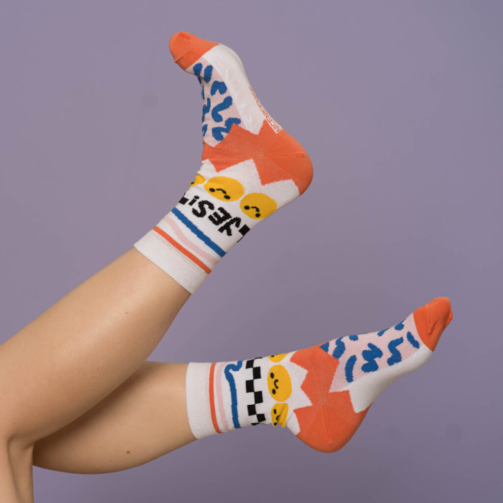 nice socks ARTIST edition - Lienke Raben red