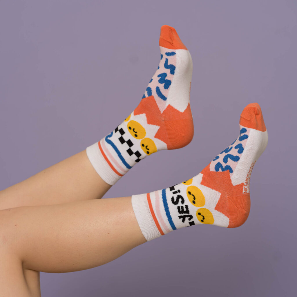 nice socks ARTIST edition - Lienke Raben red