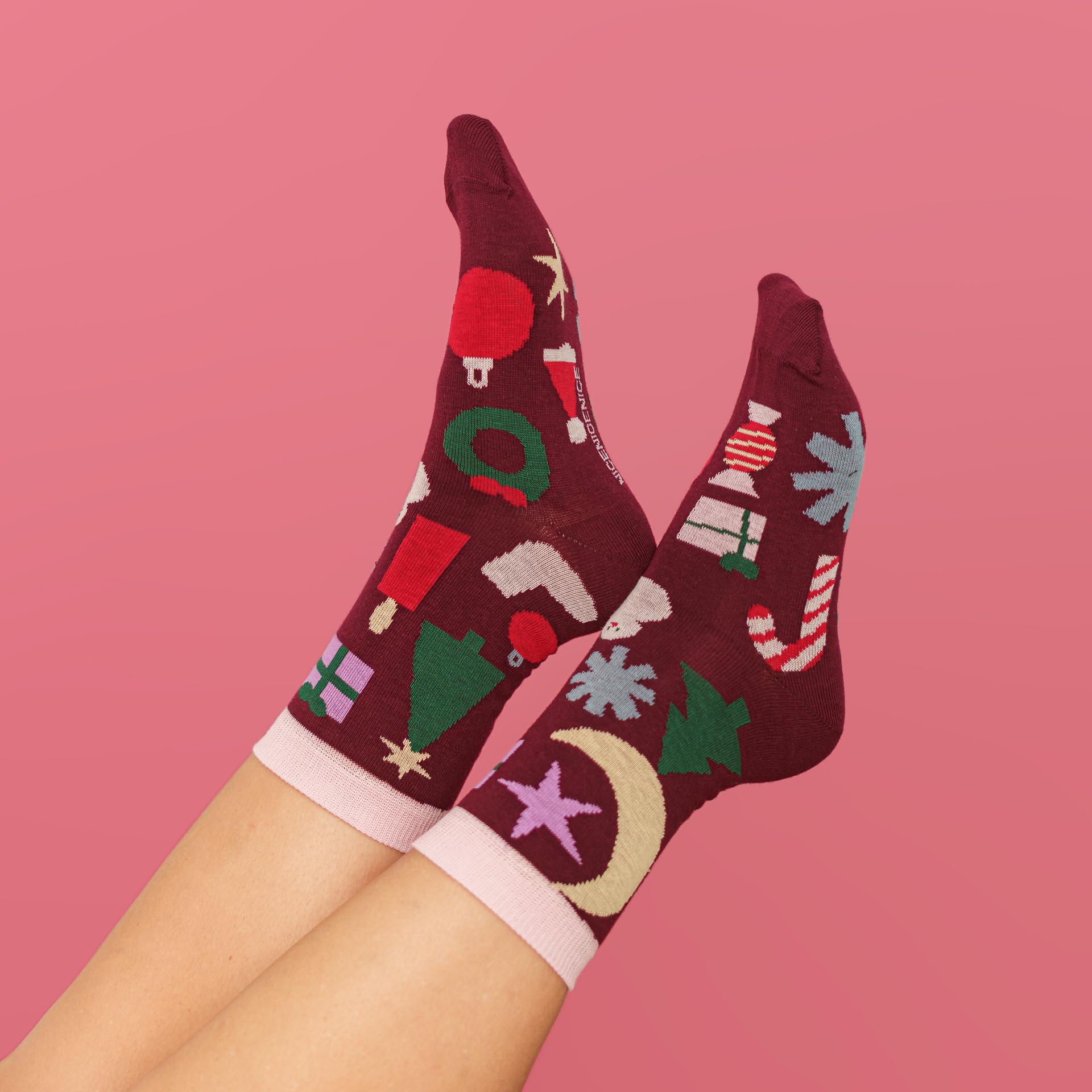 xmas socks - ornaments red
